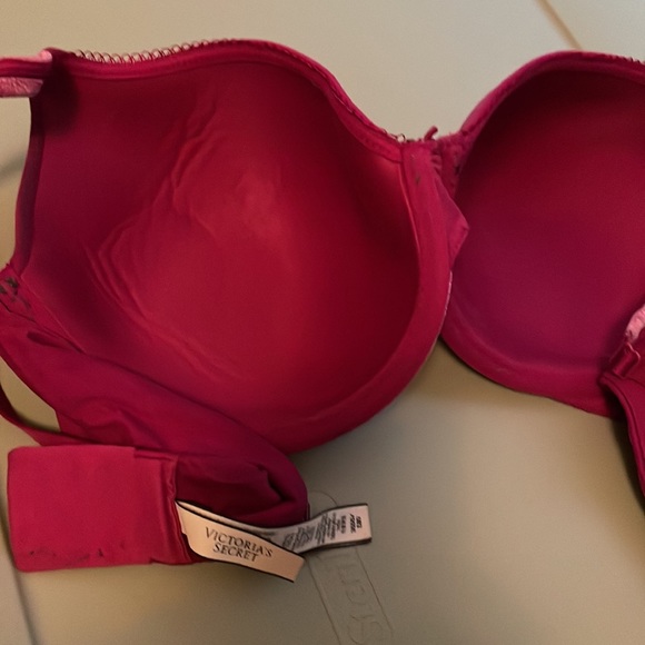 4 Victoria secret bras , GUC lots of wear left. See all pics for any flaws . - Picture 3 of 11